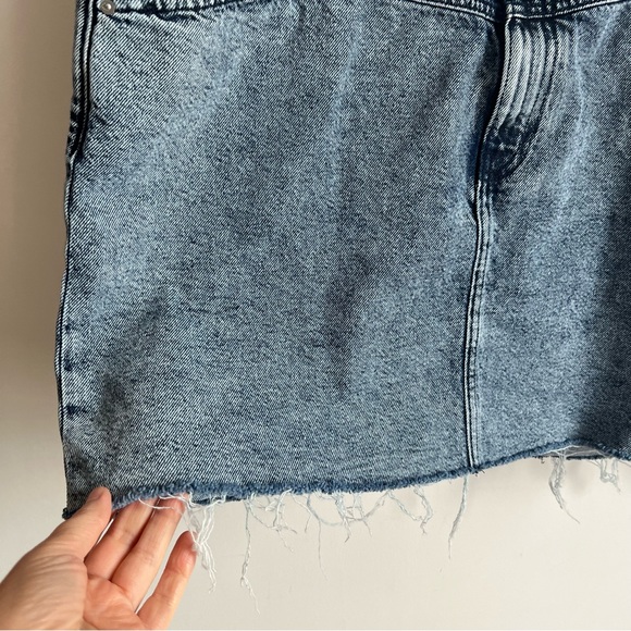 Tommy Hilfiger Denim Acid Wash Embroidered Logo Mini Skirt Size 18 - Picture 8 of 8